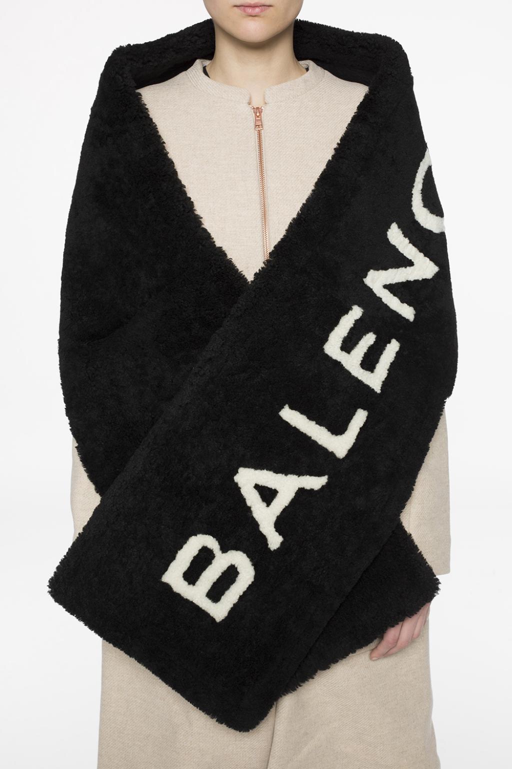＊BALENCIAGA＊ Shearling Logo Scarf 関税/送料込 Balenciaga Black Shearling Logo Scarf Balenciaga